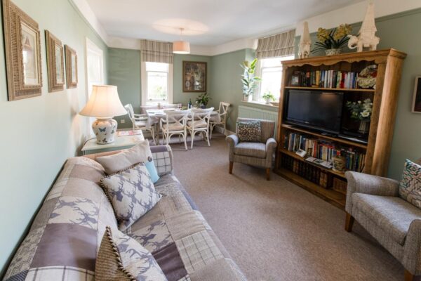 Upper East Hayes, Walcot