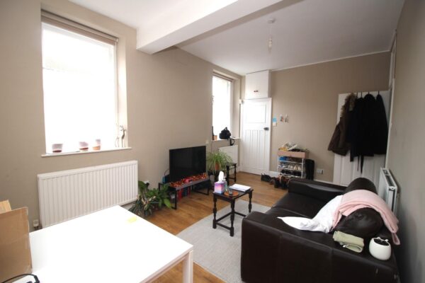 Upper East Hayes, Walcot