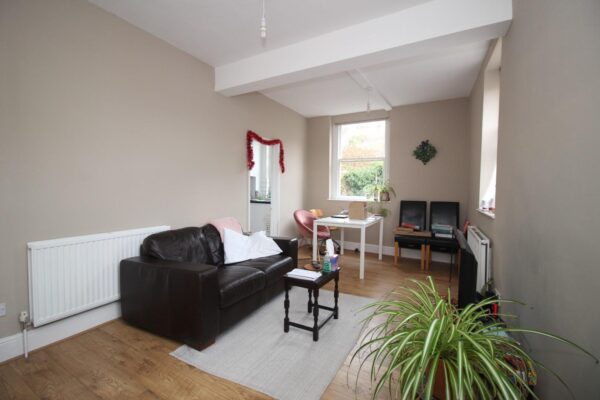 Upper East Hayes, Walcot